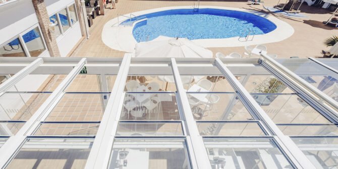 Techo móvil de cristal con apertura motorizada